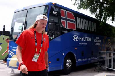 Erling Braut Haaland og Norge har ankommet stadion
