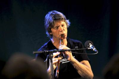 Unikt møte i Kongsberg: Folkemusikk og korps i skjønn forening