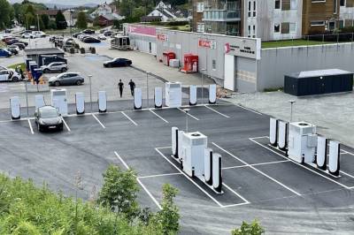 1 av 10 Tesla-stasjoner i Europa er i Norge