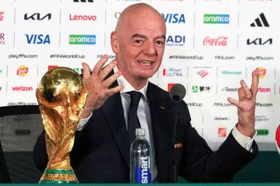 Fifa-presidenten med Italia-stikk: – Kanskje med 64 lag