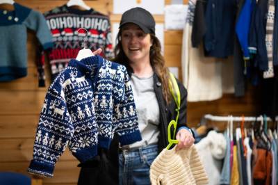 Her får brukte barneklær nytt liv: – Det er et lite skattkammer