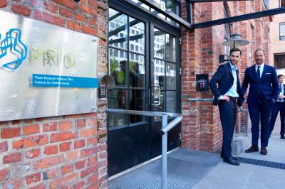 Kronprinsen får oppdatering på utenrikspolitikk