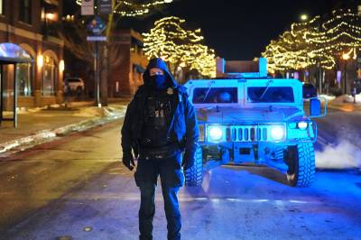 Minneapolis sørger. Nå skal Nasjonalgarden ut i gatene, men ikke på Trumps ordre.