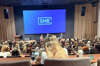 Kvinnekonferanser er en uting