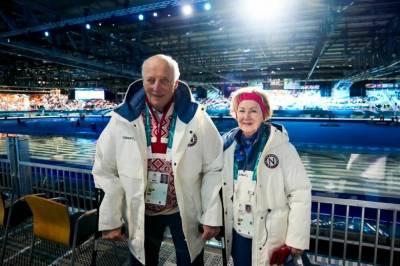 Kong Harald og dronning Sonja på plass i OL i Milano