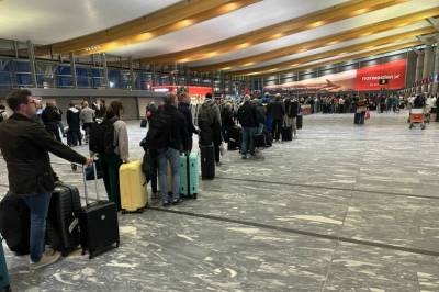 Lange køer på Oslo lufthavn