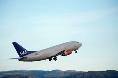 Nå stuper flyprisene. Neste år kan det være over