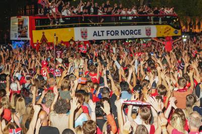 Stor feiring i Oslo sentrum: VM-heltene hylles av tusener