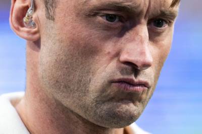 - Nesten pinlig