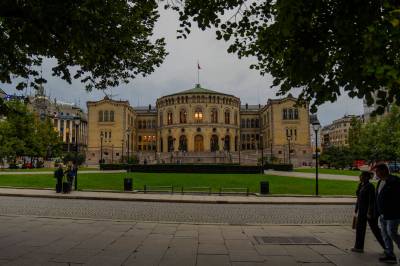 Støre innkalles til første dag av Epstein-høringen på Stortinget
