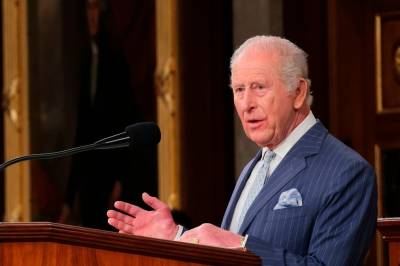 Stående applaus for Kong Charles i Kongressen