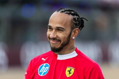 Lewis Hamilton vurderer å bli den eneste svarte føreren som vinner F1s italienske Grand Prix med Ferrari