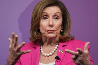 Pelosi går langt i å antyde at Trump har svekkede sjelsevner.