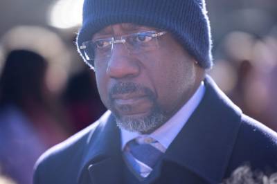 Senator og pastor kom til åstedet: - Jeg føler det som om jeg står på hellig grunn.