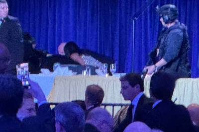 Trump er evakuert fra korrespondentmiddag