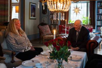 Kongen på besøk på Toten