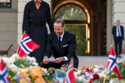 Kongen avlegger ed, og du kan ta farvel i Slottskapellet