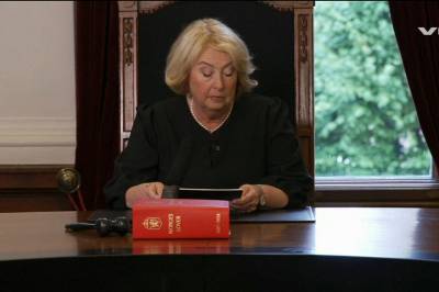 Høyesterettsjustitiarius minnes kong Harald