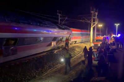 Minst sju personer omkommer i en høyhastighetstogulykke i Sør-Spania