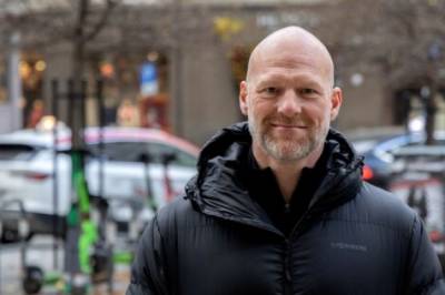 (+) Peder var på et mørkt sted. Løsningen ble honningbier