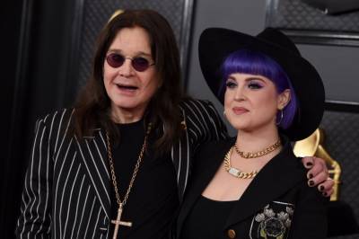Kelly Osbourne skjulte vekttapet med parykk