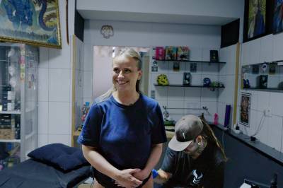 Spårtsløpet: Hola, rumpetatovering