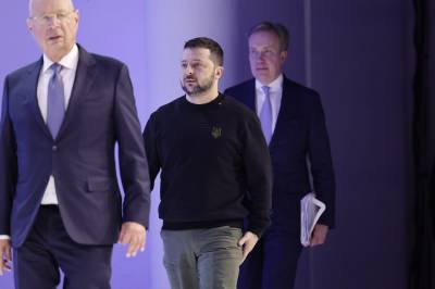 World Economic Forum-grunnleggeren hardt ut mot president Børge Brende