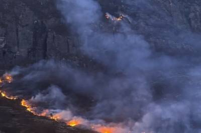 Bonden Mathias bidro med traktor