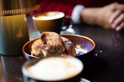 Bod 24-gründeren åpner kafé likevel. Lover denne bollen på menyen.