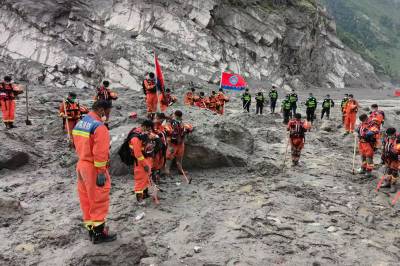 Over 1200 døde etter flomkatastrofen i Himalaya