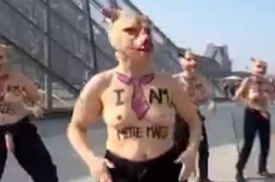 Her protesterer de toppløse mot Mette-Marit