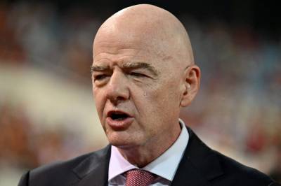 Fotballegender slår ring om Infantino