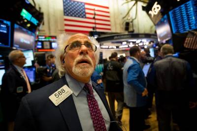 Oracle faller videre etter torsdagens stygge nedtur. Samtidig stiger Dow Jones til ny rekord.