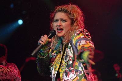 Legendarisk låtskriver bak «Like a Virgin» død