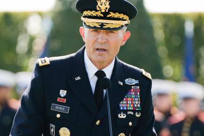 Hegseth har sparket USAs hærsjef, bekrefter Pentagon