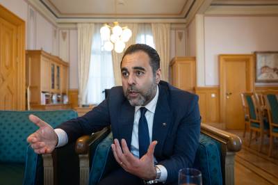 Stortings­presidenten: Peker på eksilleder som ny iransk toppfigur