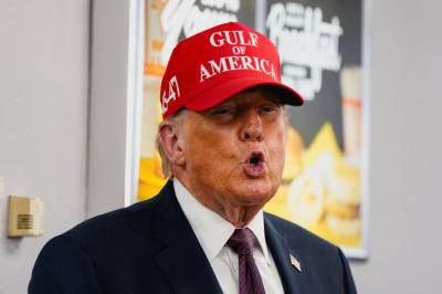 Heftig spill i kulissene: Slik ble Trump advart