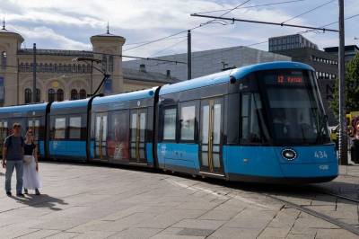 Tog, trikk og buss tar også ett minutts stillhet