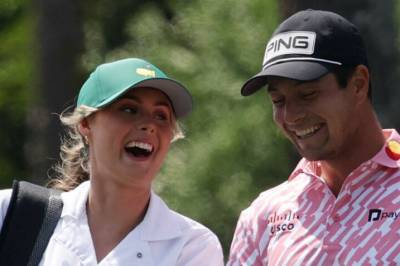 Dukket opp med ny kvinne