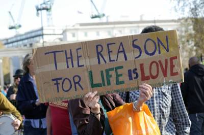 Å elske demokratiet i urolige tider