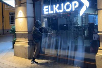 Mann (19) pågrepet etter Elkjøp-innbrudd i Oslo sentrum