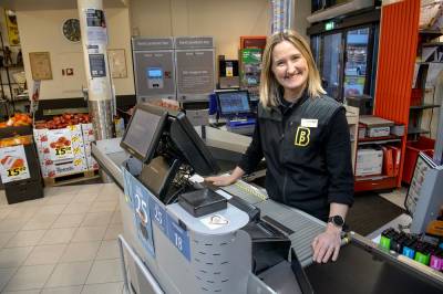 width=device-width, initial-scale=1, viewport-fit=cover