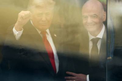 Donald Trump er på plass: Skal dele ut VM-trofeet