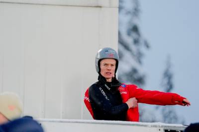 Kombinert: Vind stoppet hoppingen i Ruka