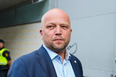 Anklager Vedum for å bryte enighet etter Kongens død: - Trist og overraskende