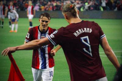 Barcelona jubler over Erling Braut Haaland sin «spesial pris»