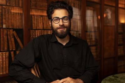 Ali Jones Alkazemi. Merk deg denne bokdebutanten.