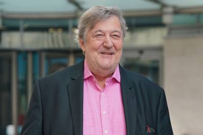 Stephen Fry krever penger etter fall