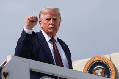 Trump sier Iran forsikrer at det ikke vil bli Hormuz-avgifter – oljeprisen faller