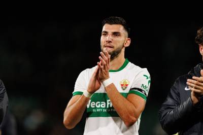 Den spanske fotballspilleren Rafa Mir er dømt til åtte års fengsel for seksuelt overgrep og vold